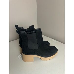 Universal Thread Womens Black Faux Suede Lug Sole Chelsea Ankle Boots Size 6.5